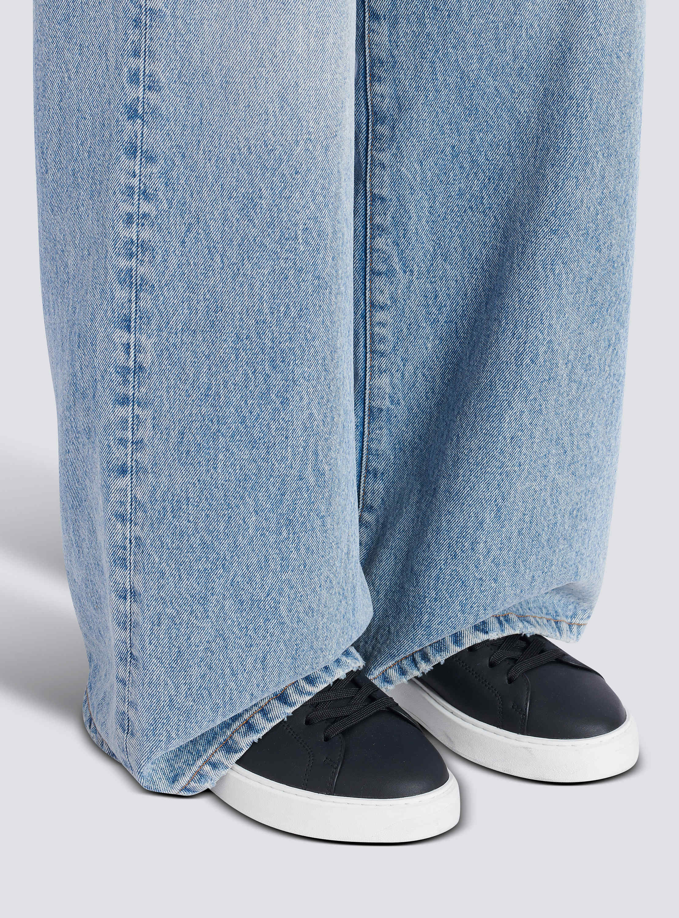 B-Court trainers in calfskin