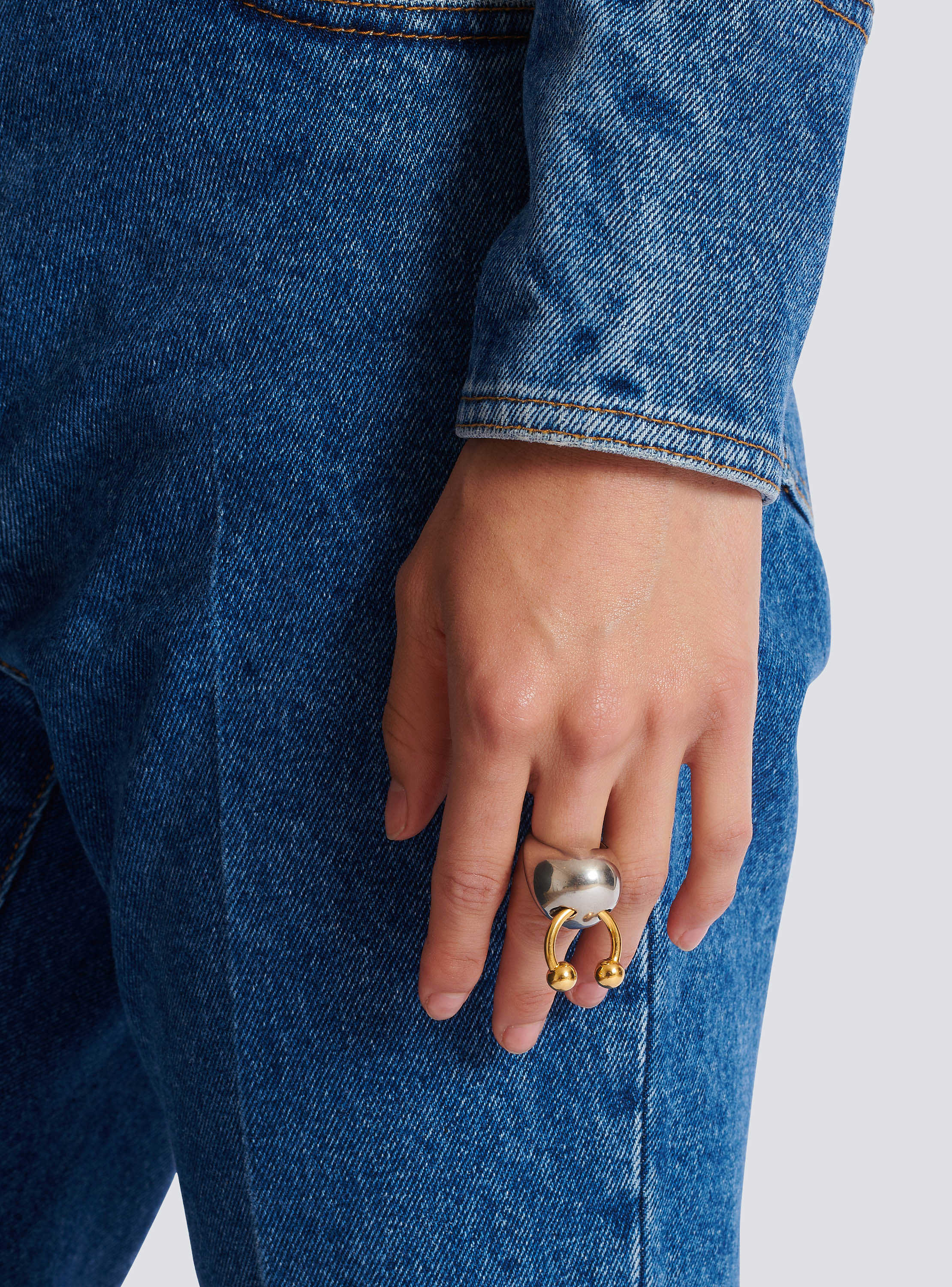 Spherical ring with piercing