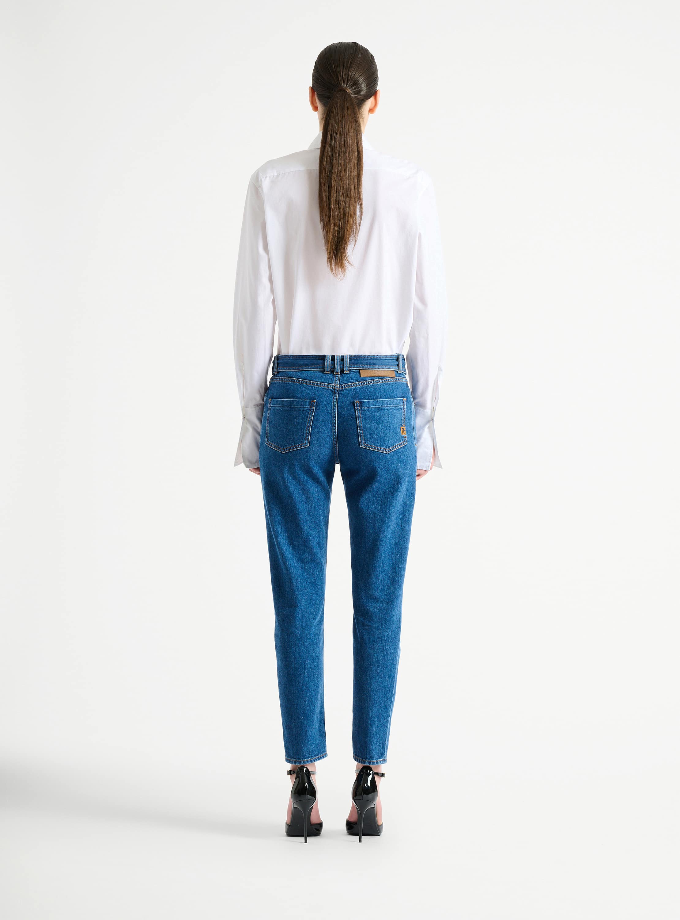 Jean ceintur&eacute; en denim