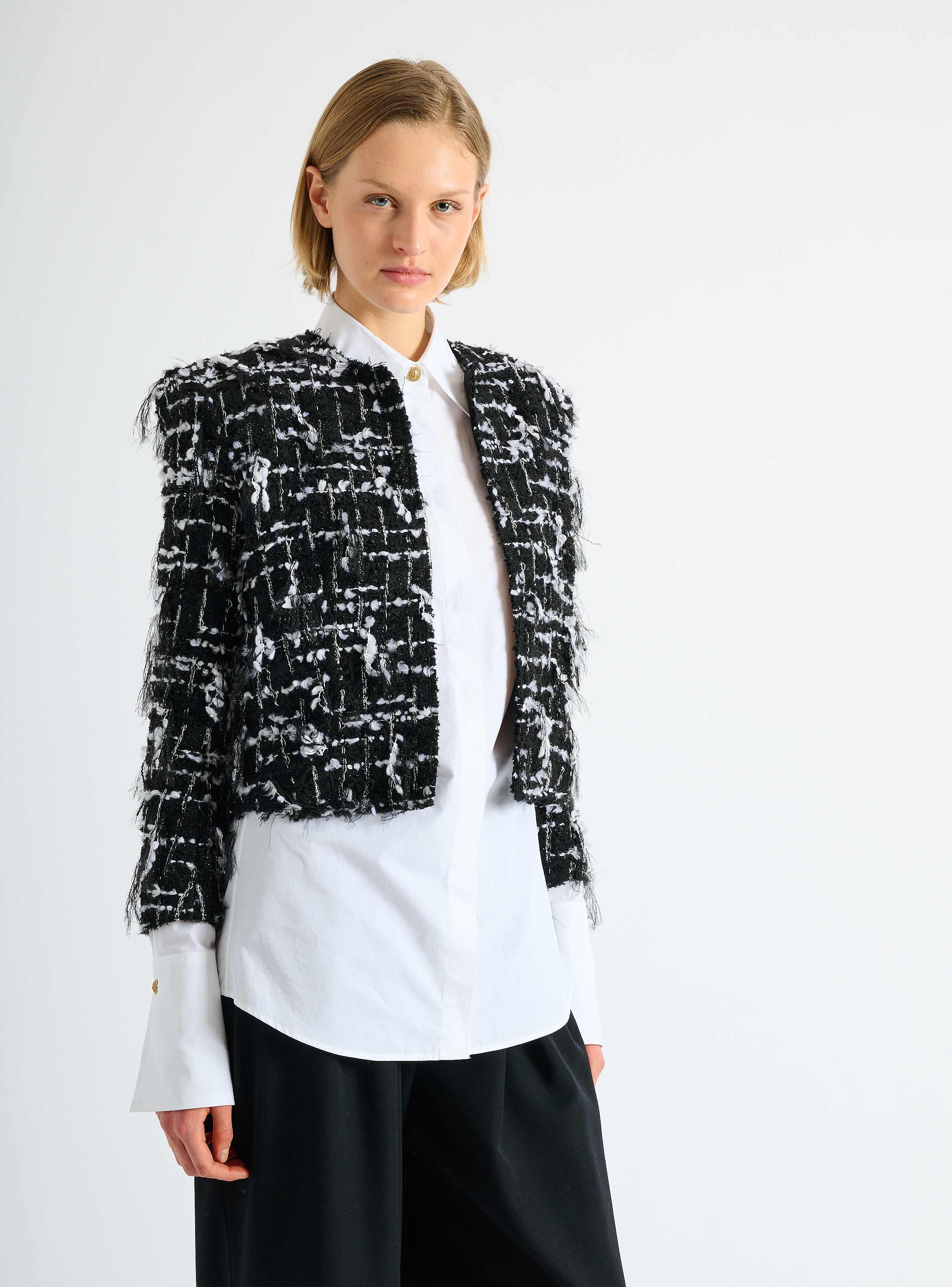 Cropped jacket in fringed tweed