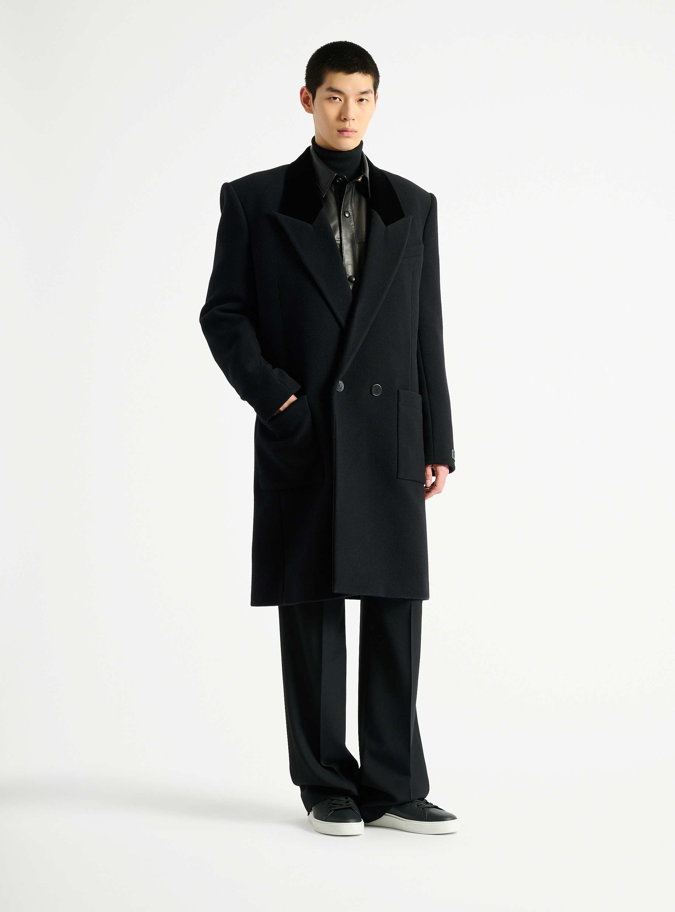 Long wool and velvet coat