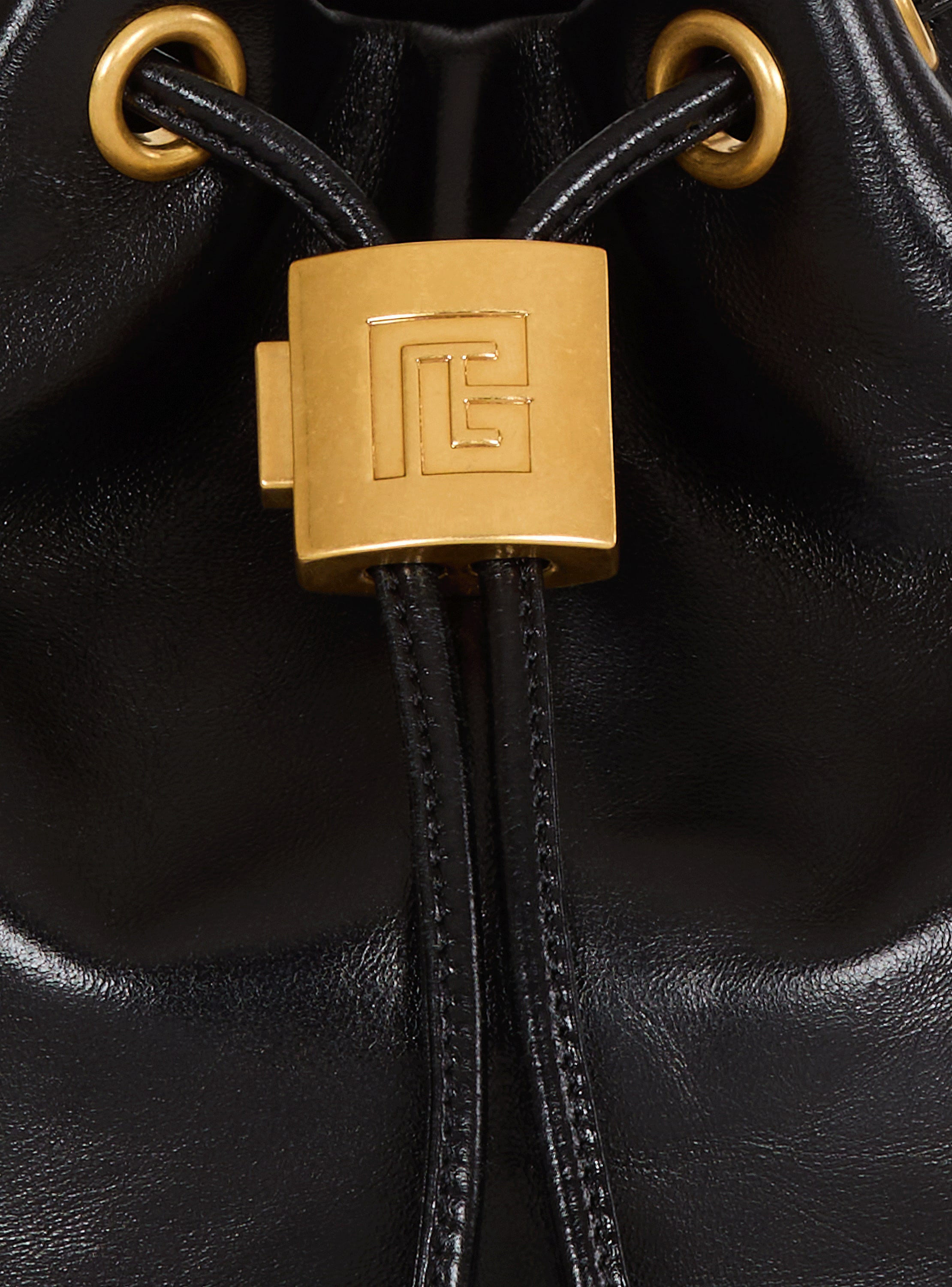 Pulse Bucket bag in smooth leather