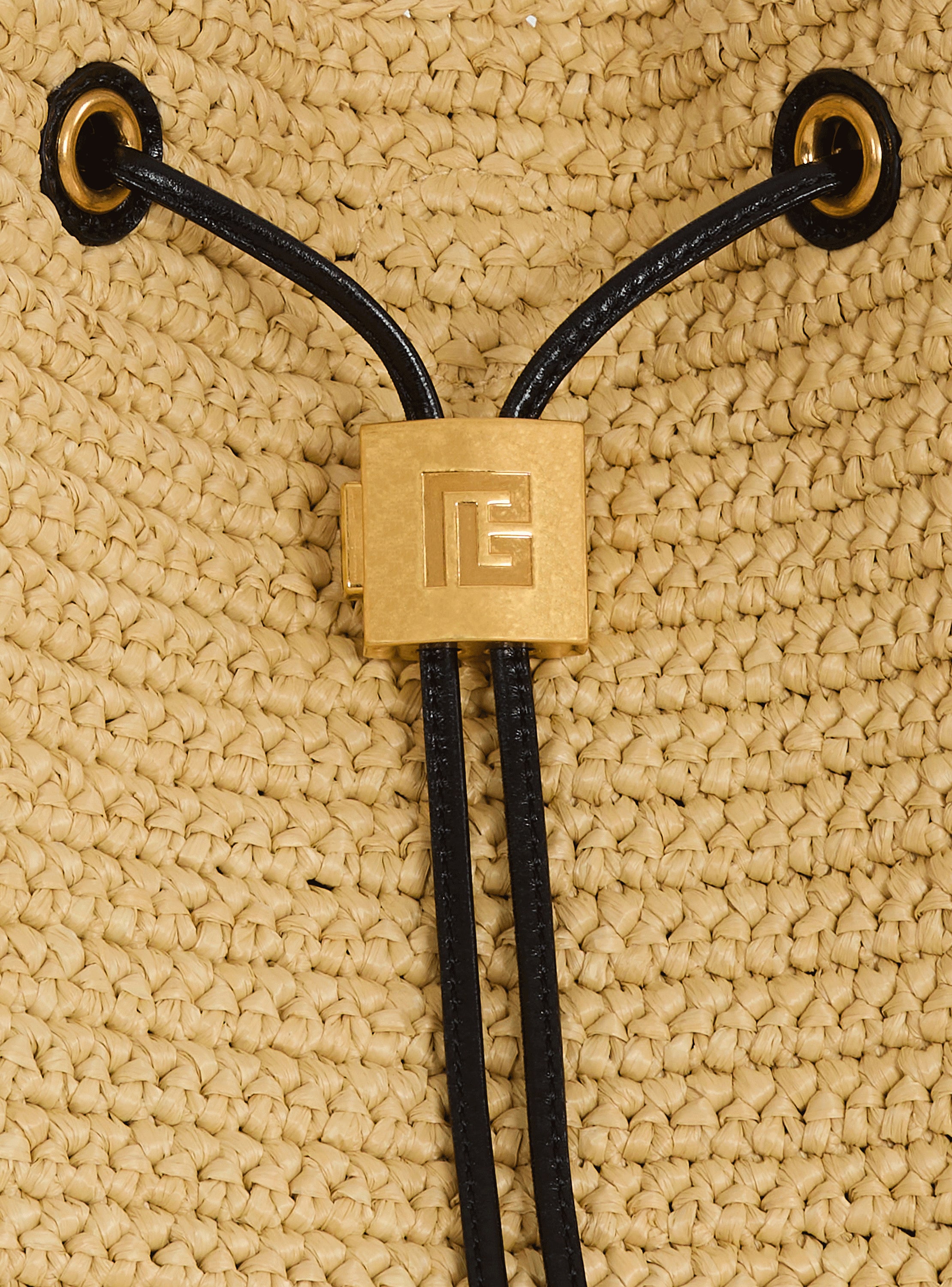 Pulse crochet and leather backpack 