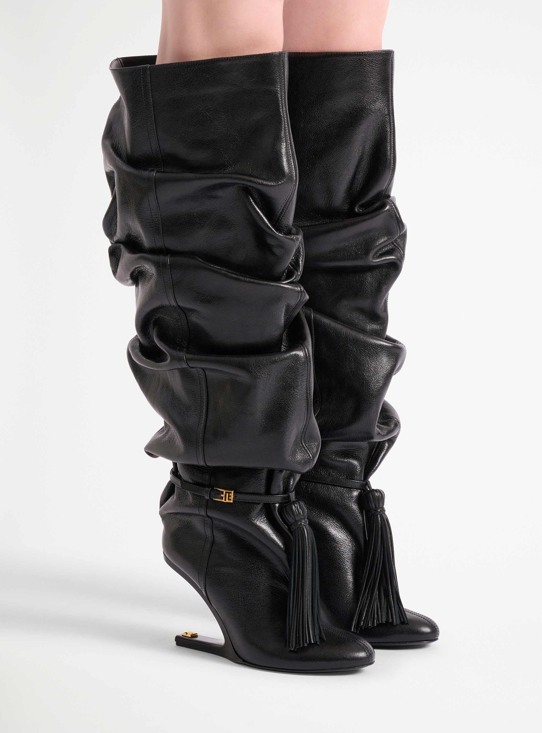 Cuissardes No Wedge &agrave; pompon en cuir textur&eacute;