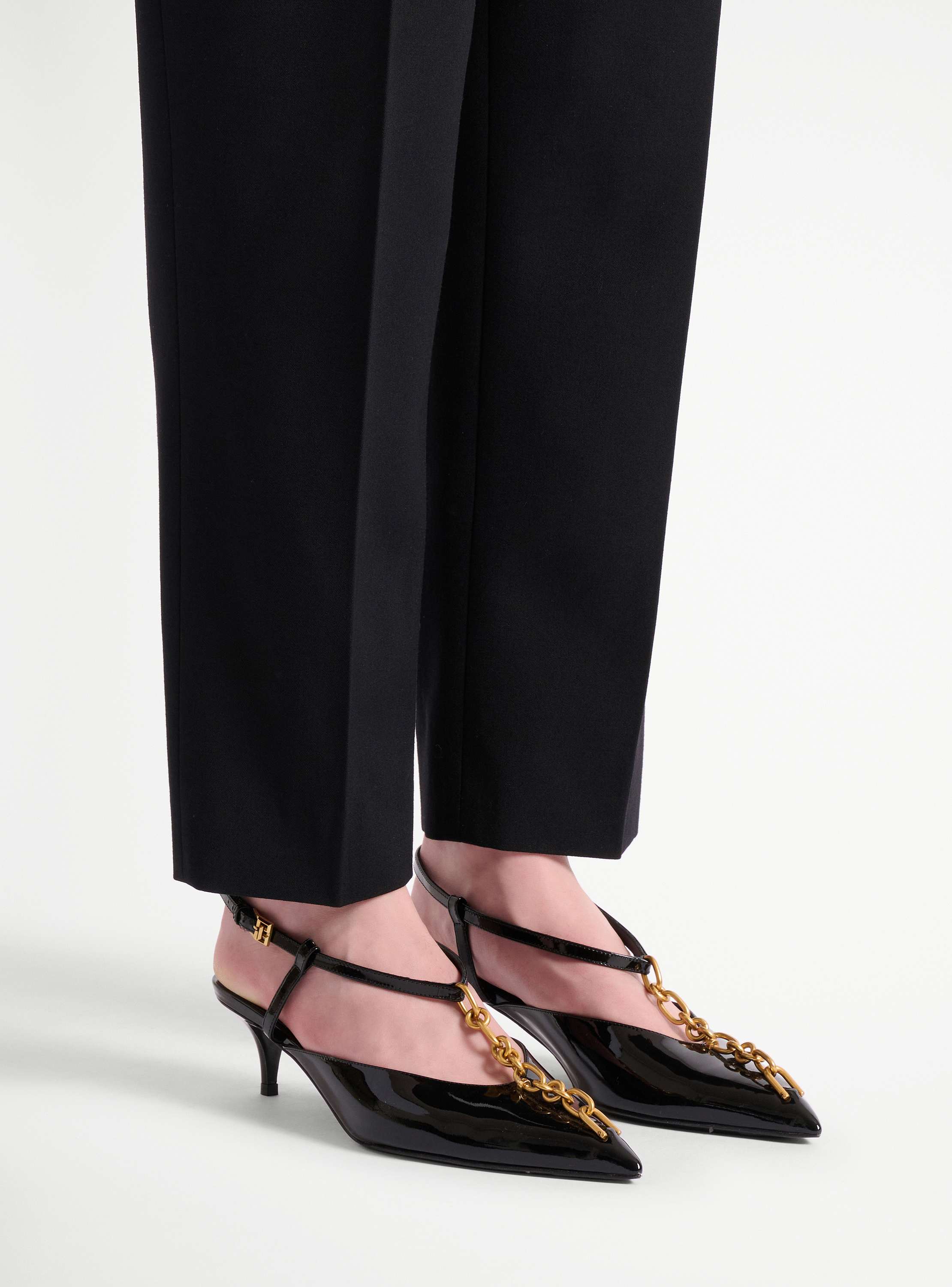 Sync chain kitten slingbacks in patent leather