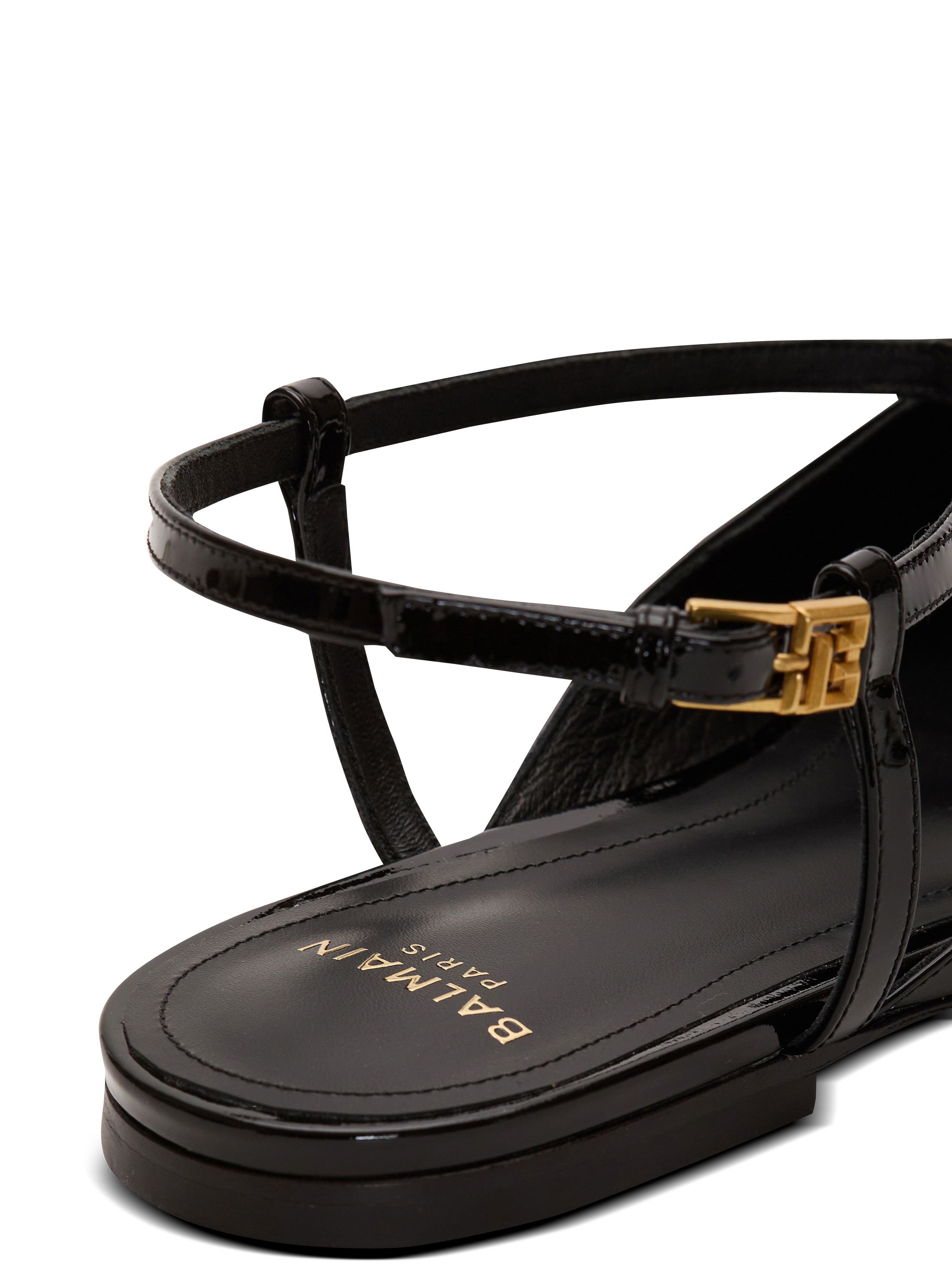 Sync chain sandals in patent leather