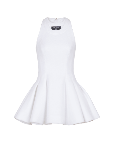 Ausgestelltes Faltenkleid