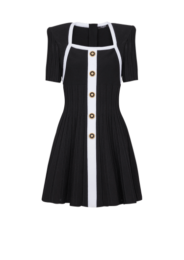 Zweifarbiges ausgestelltes Strickkleid 