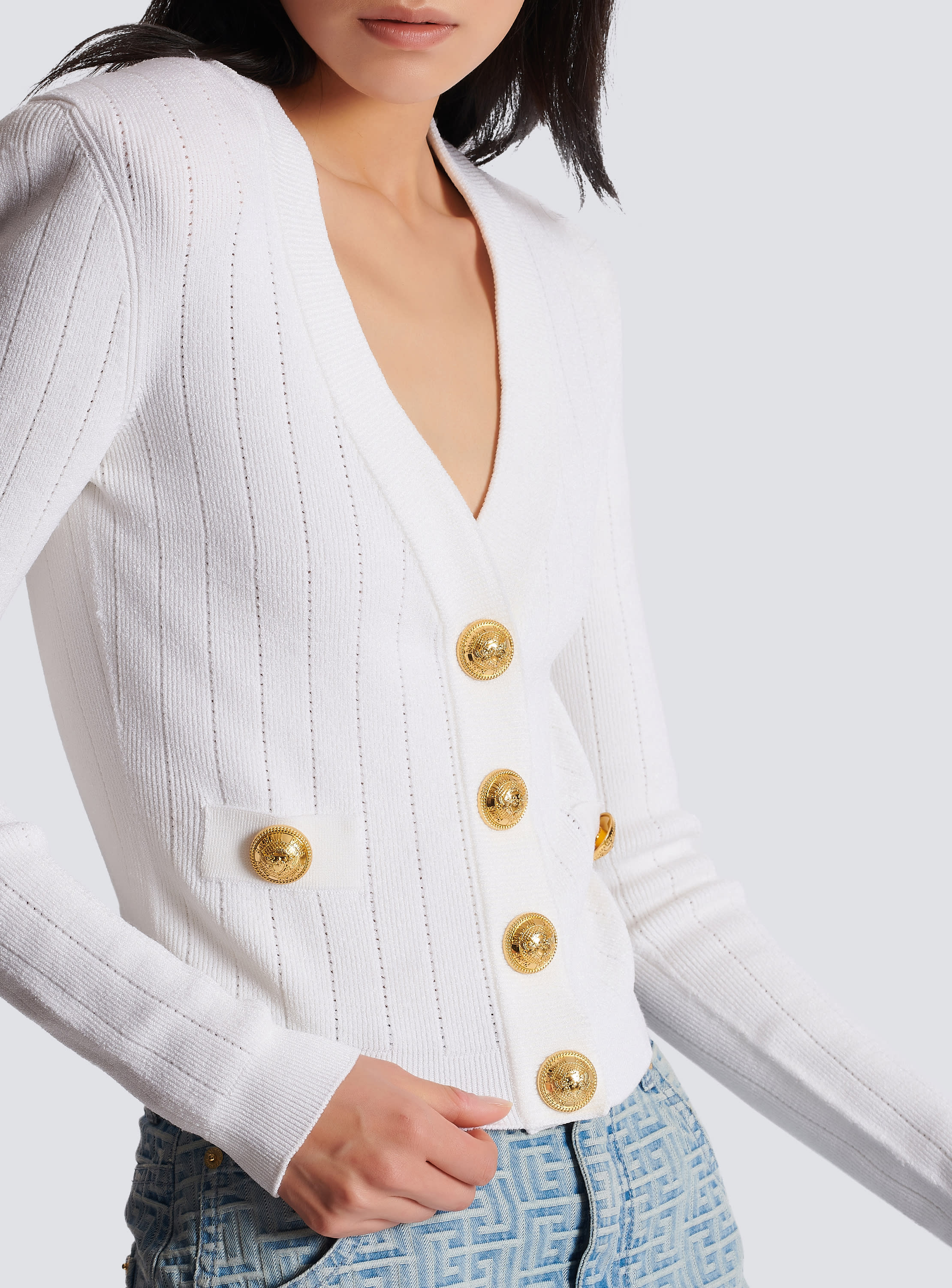 Buttoned cropped knitted cardigan