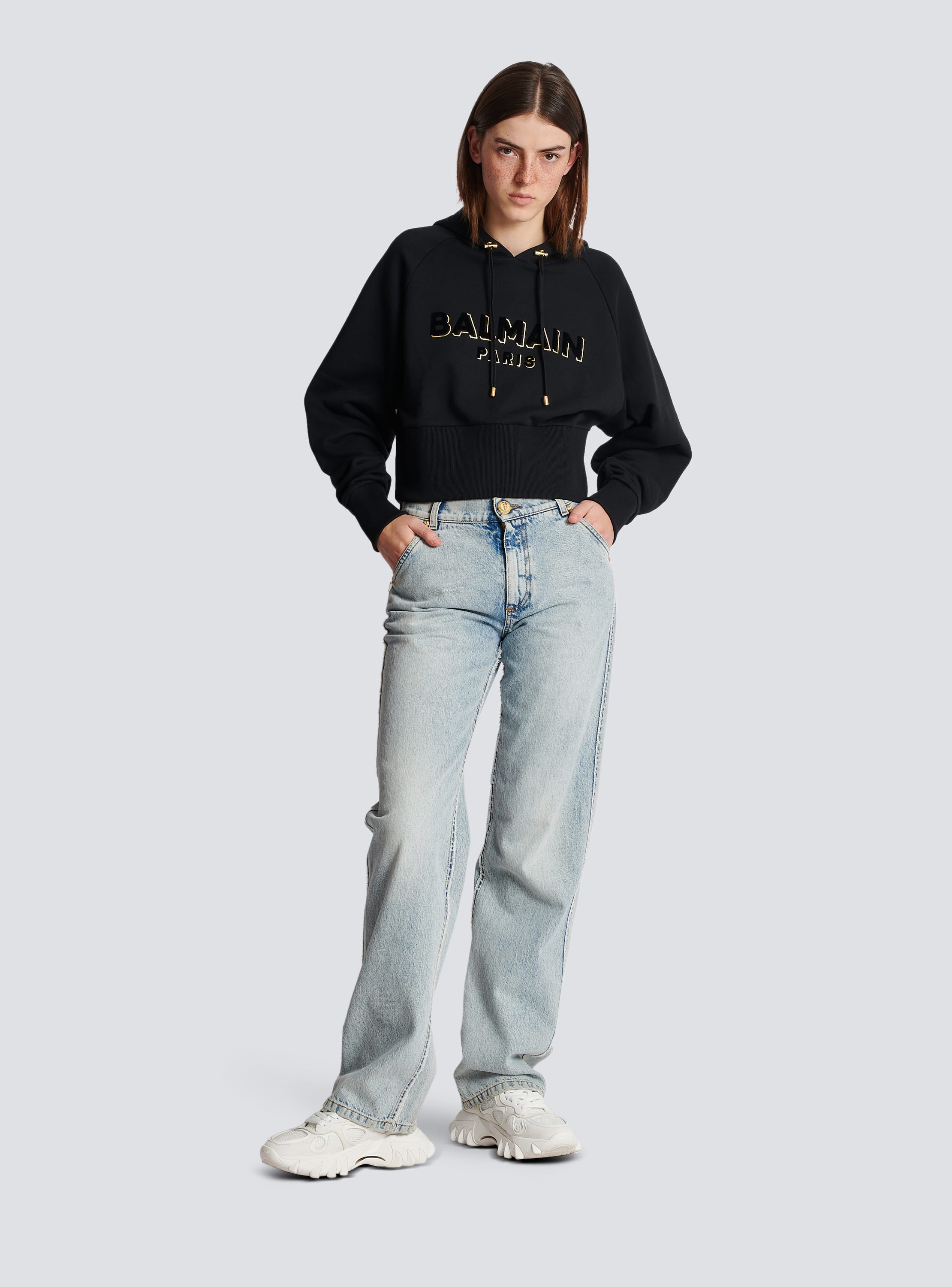 Kurzes Sweatshirt aus Baumwolle mit beflocktem Balmain Metallic-Logo