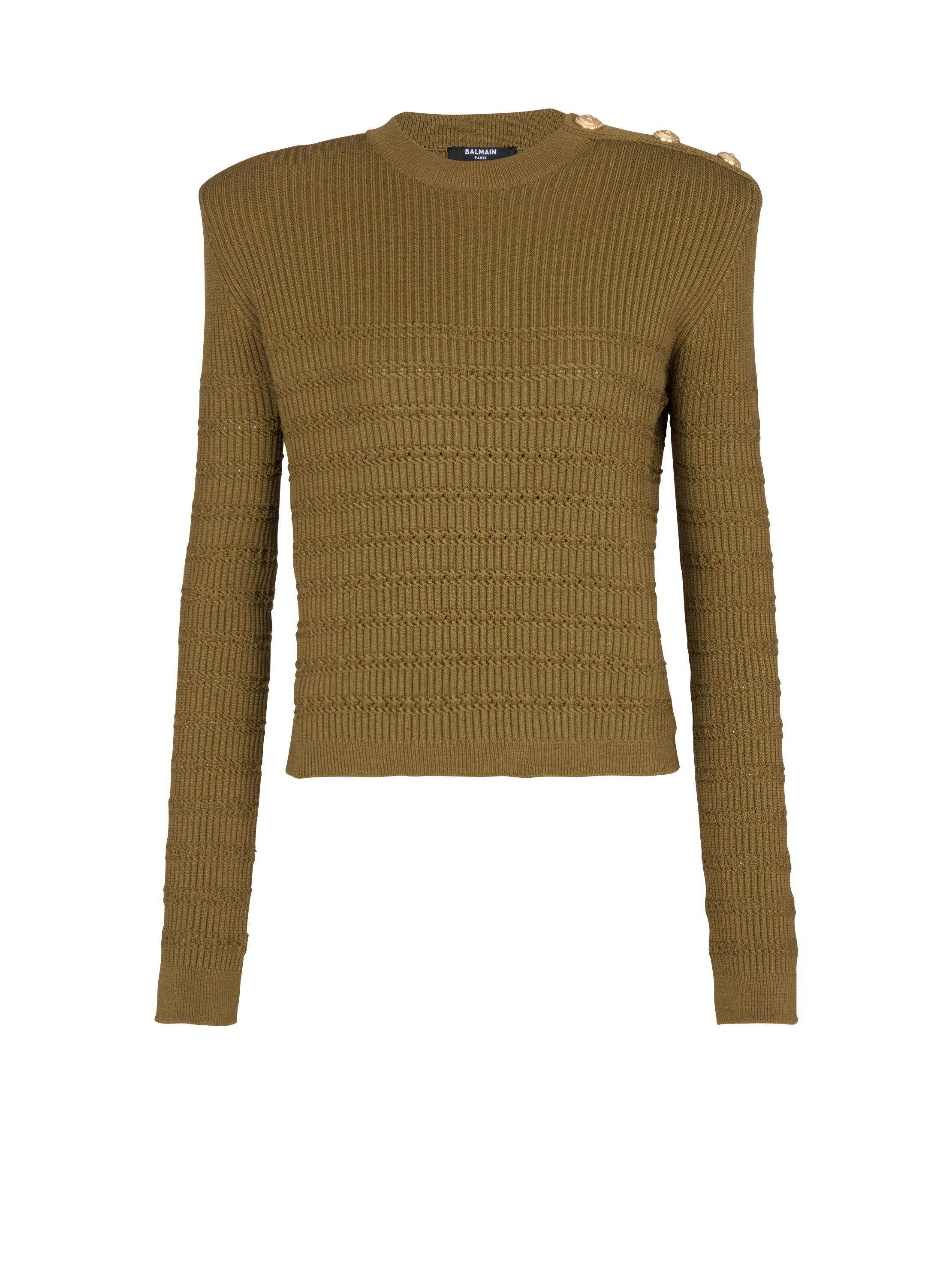 Strickpullover mit goldenen Knöpfen