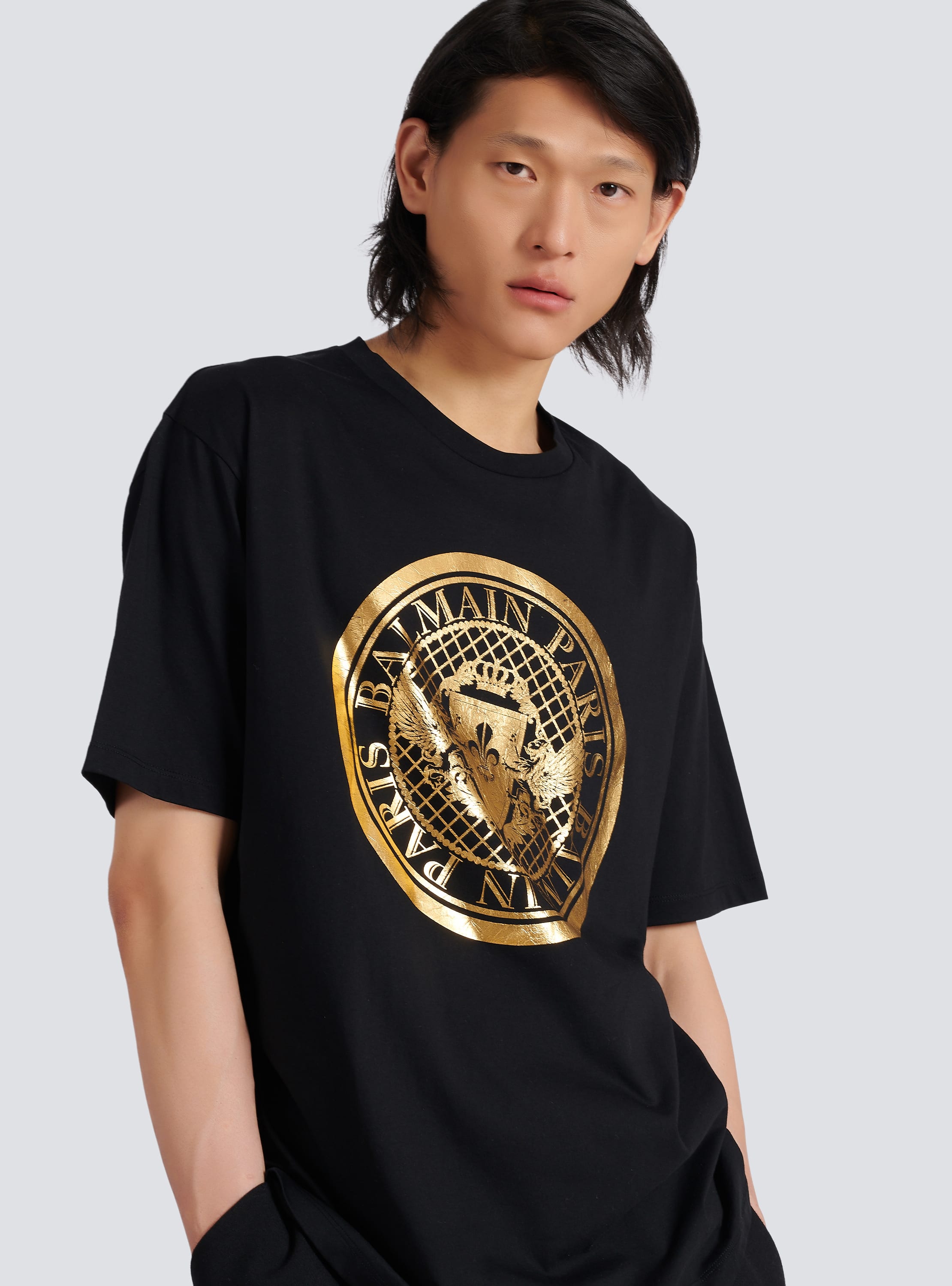 cotton T-shirt with metallic coin logo print gold - Men | BALMAIN