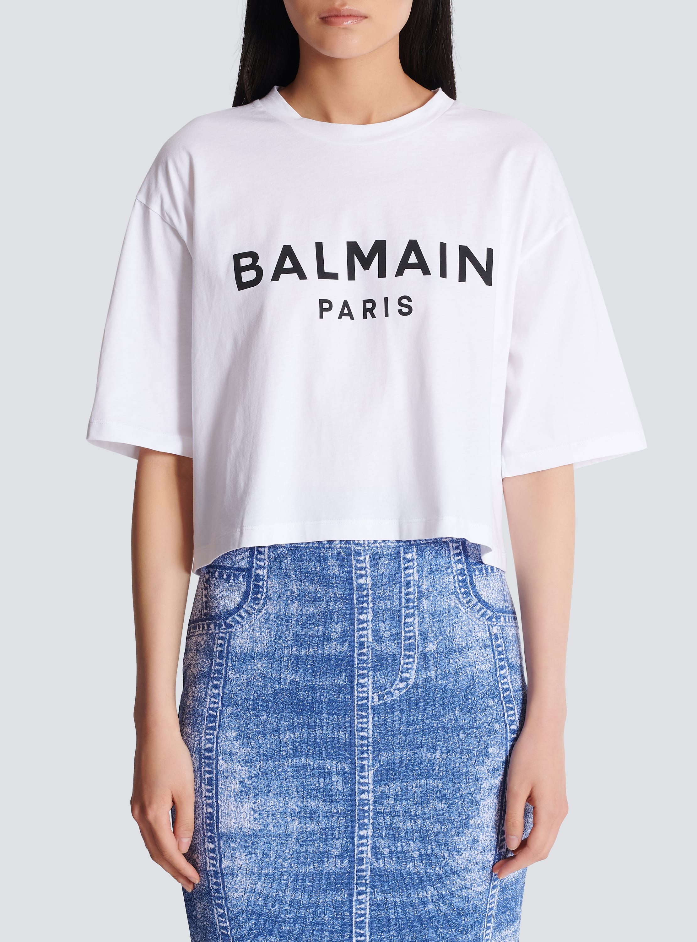 Eco-responsible cropped cotton T-shirt with Balmain logo print