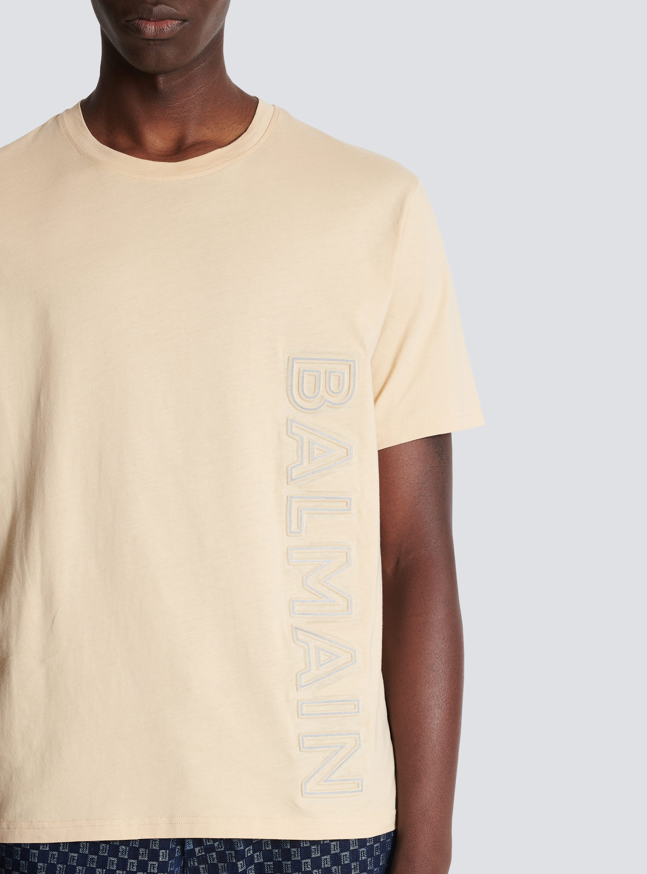 dyr ganske enkelt plads Embossed Balmain T-shirt beige - Men | BALMAIN