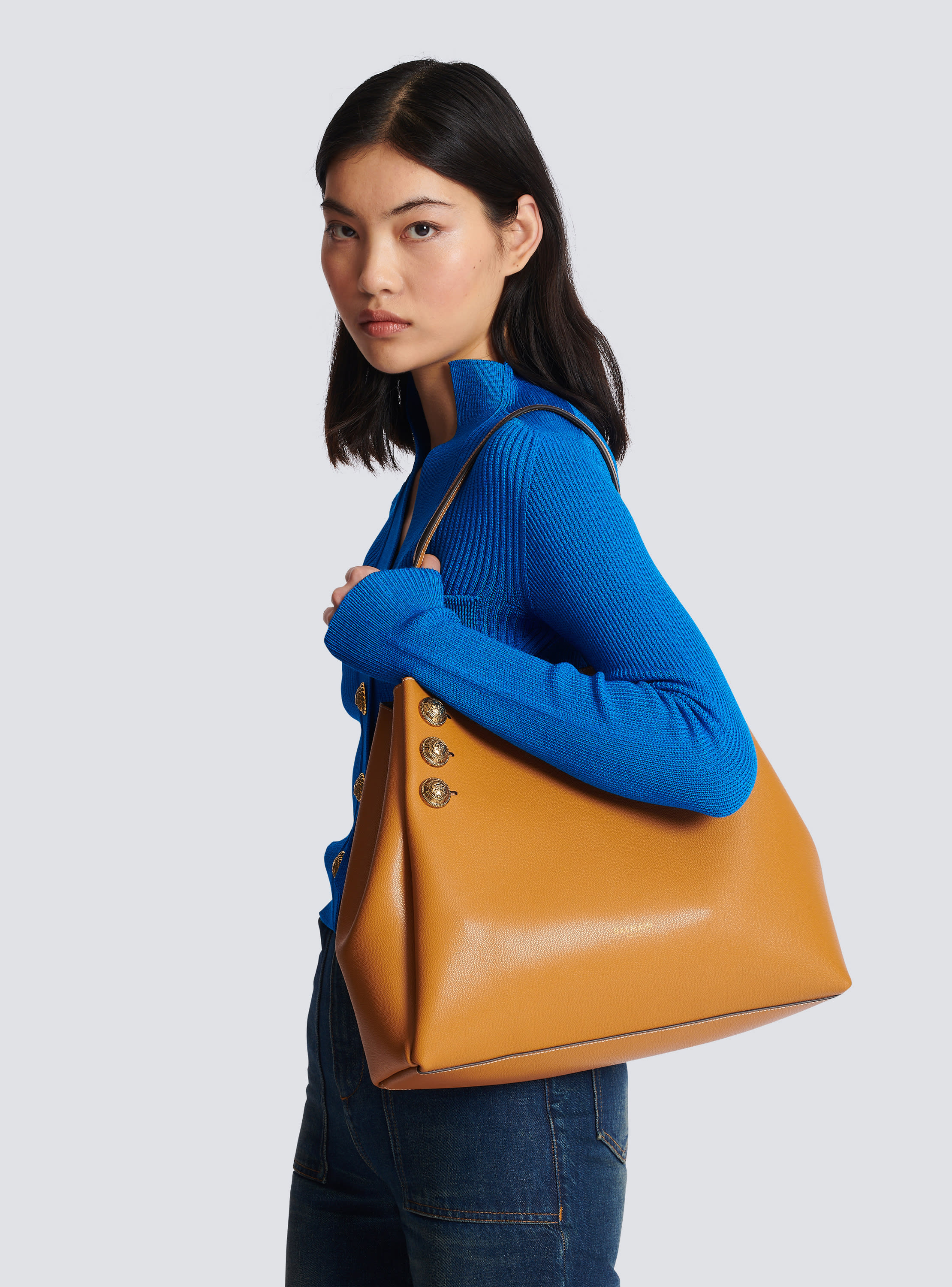 bold east/west shopping bag in grained leather