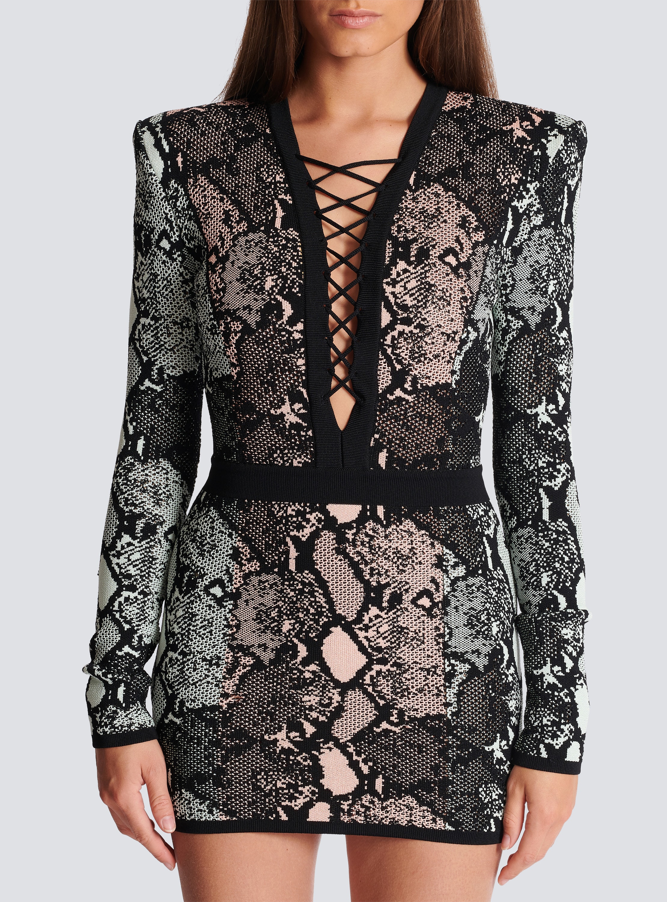 Short jacquard dress with black lace