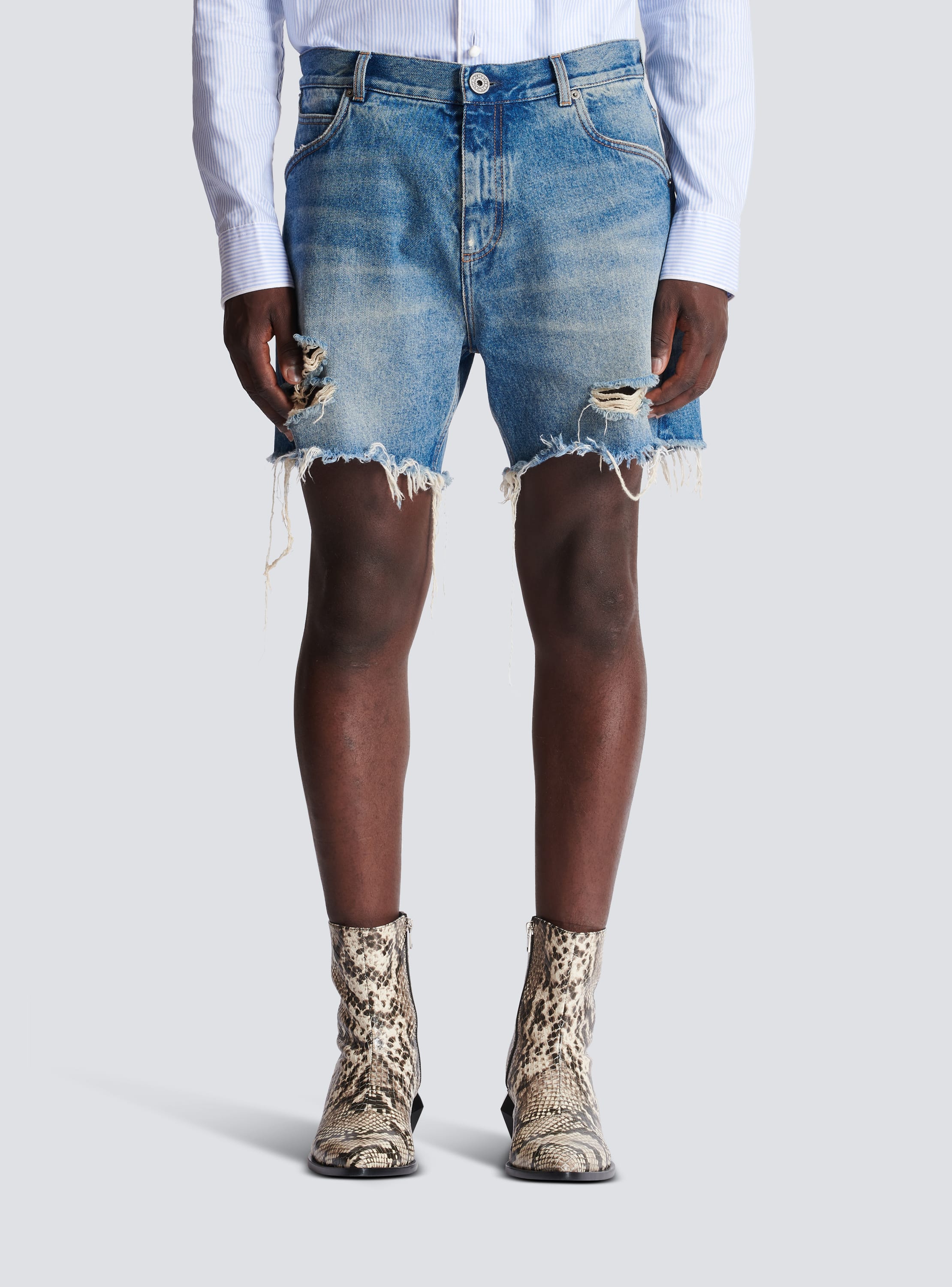 Balmain monogram print denim shorts - Blue