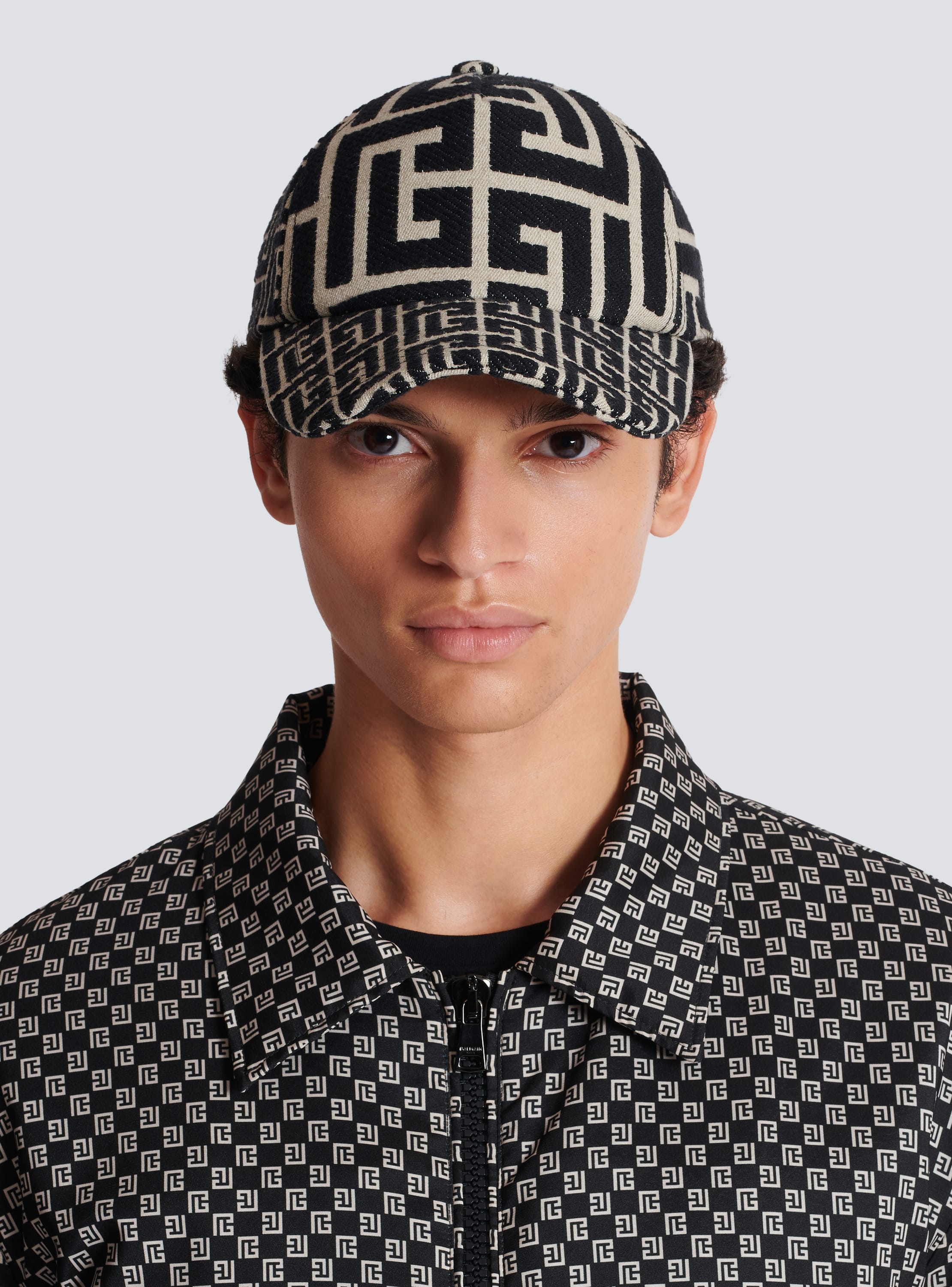 Cappellino in jacquard con monogramma