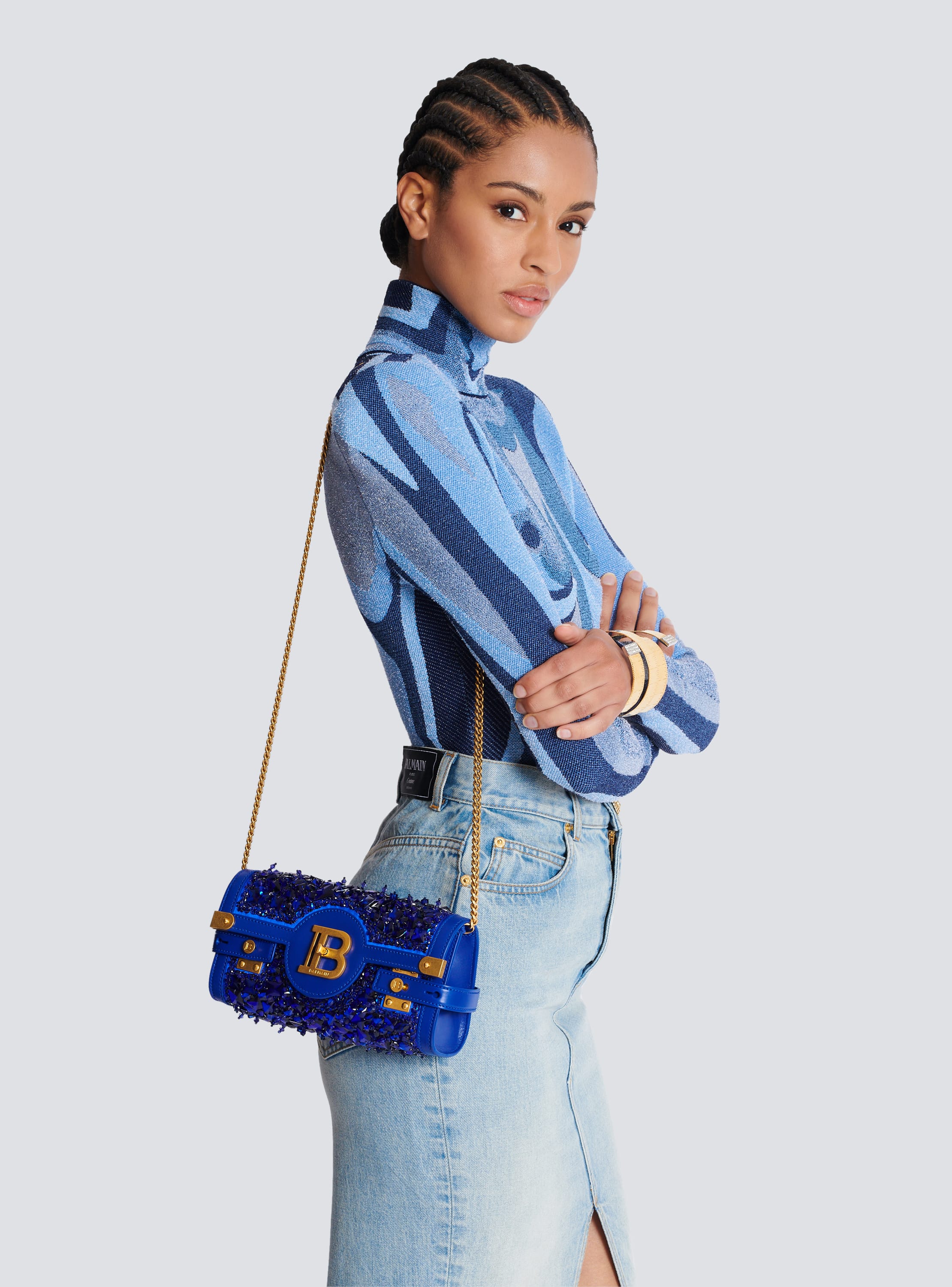 B Buzz Pouch 23 in leather and embroidered satin